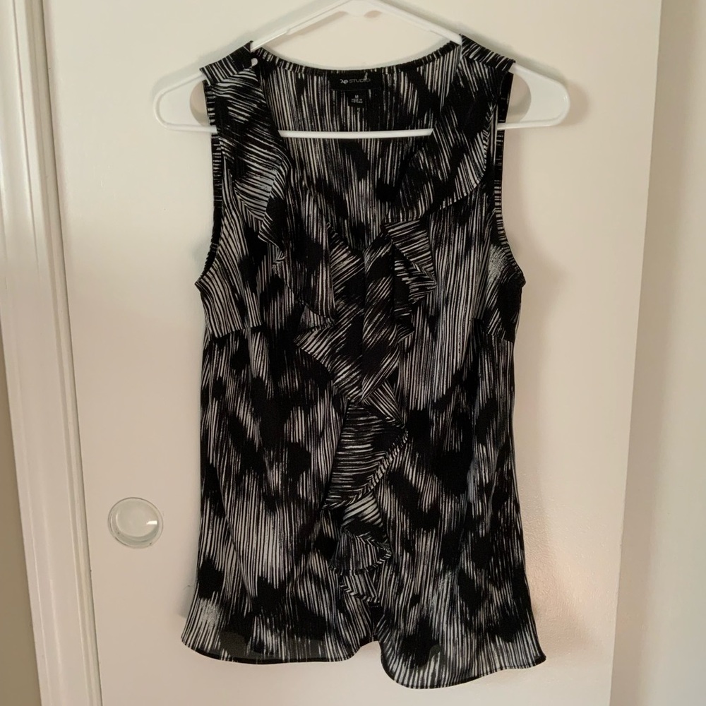 AB Studio Black and White Sleeveless Top. M